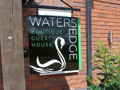 The Waters Edge Guest House Stratford-upon-Avon Extérieur photo